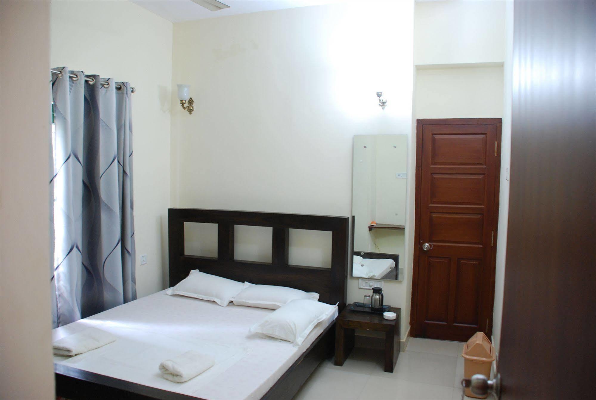 Oyo Home 63551 Pleasant Stay Near Fort Kochi Beach Extérieur photo